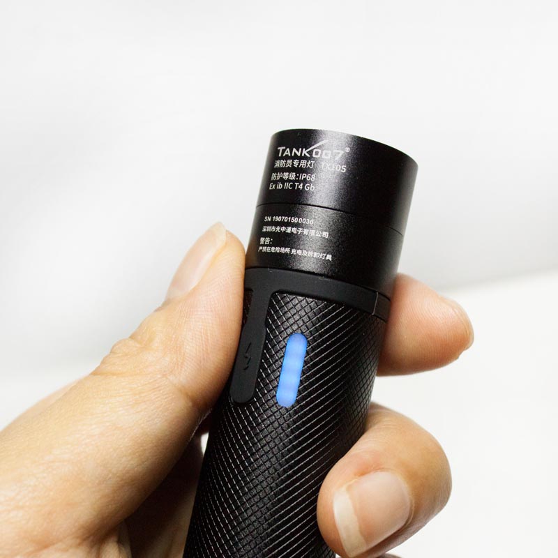 戰術強光手電筒廠家_充電強光手電筒